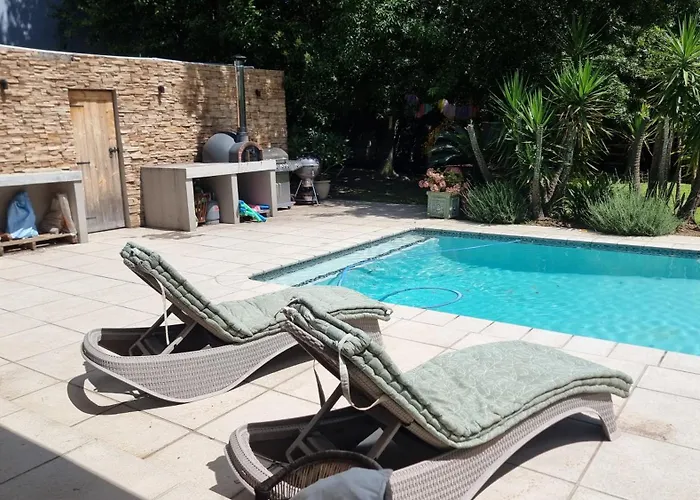 Luxury Solar Home - Pool, Pizza Oven & Garden