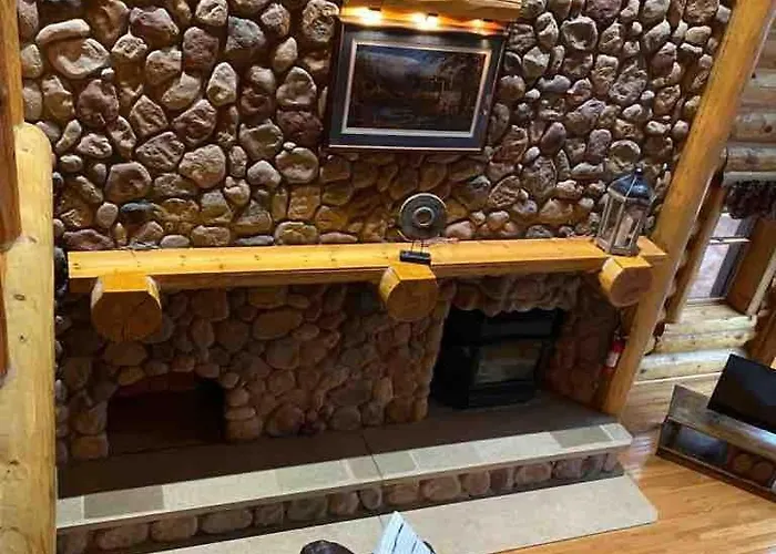 Cabin With Hot Tub On The River