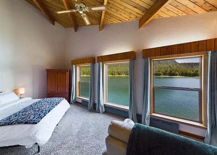 Stunning Oceanfront Home W Mountain Views!