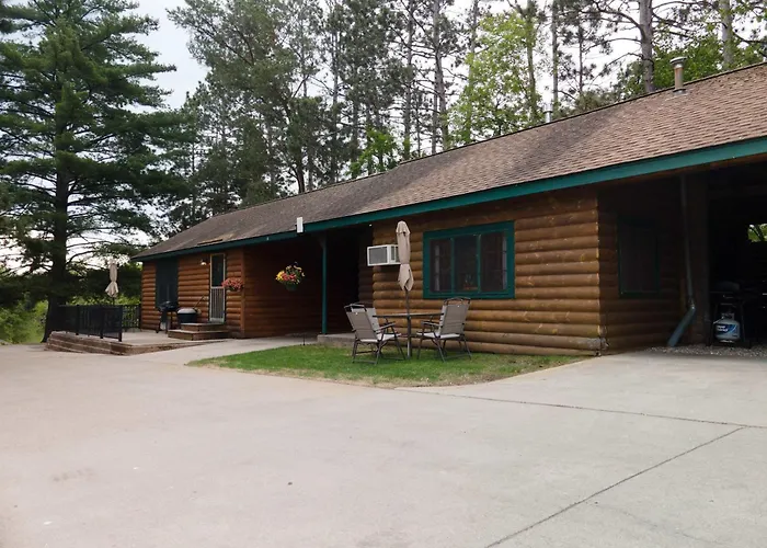2Br 1Ba Cabin #2 Riverside Point Resort