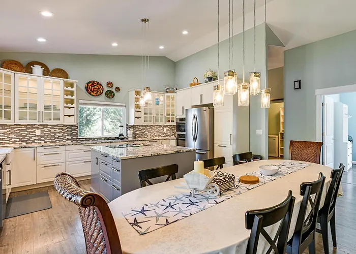 Private Beach & Hot Tub! Family Gem On Puget Sound