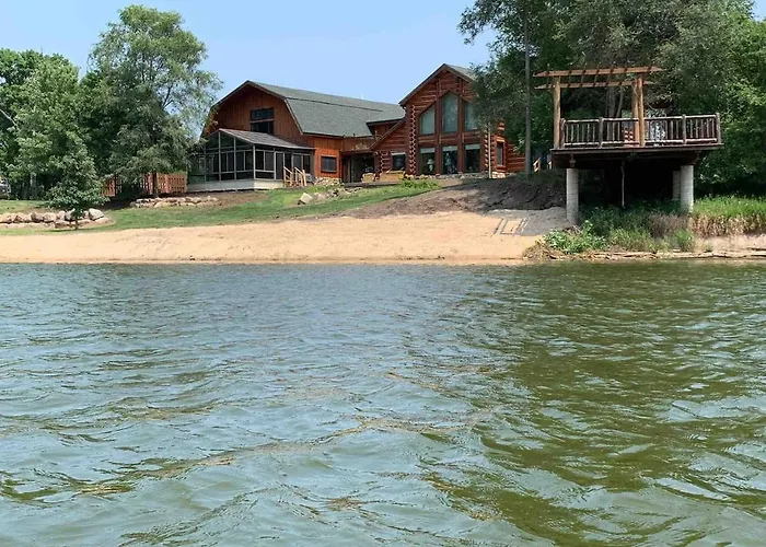Cabin With Hot Tub On The River