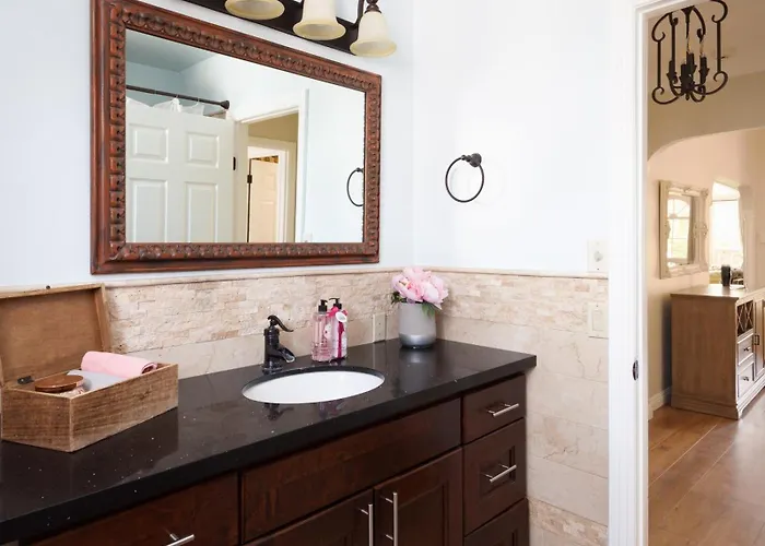 Tranquil Oasis! Affordable Comfort In Glendale