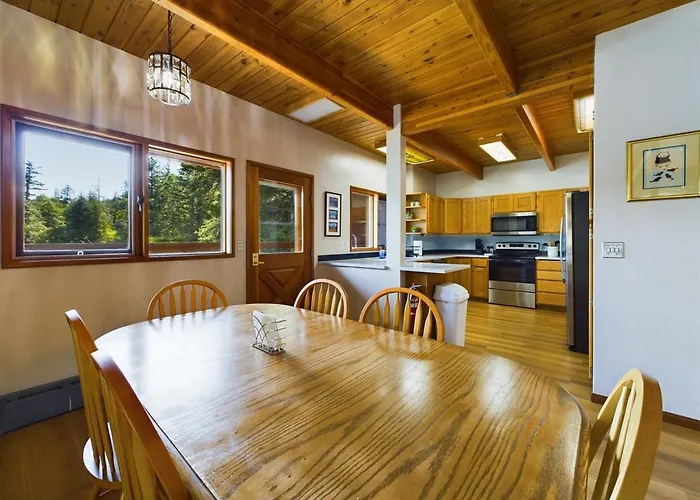 Stunning Oceanfront Home W Mountain Views!