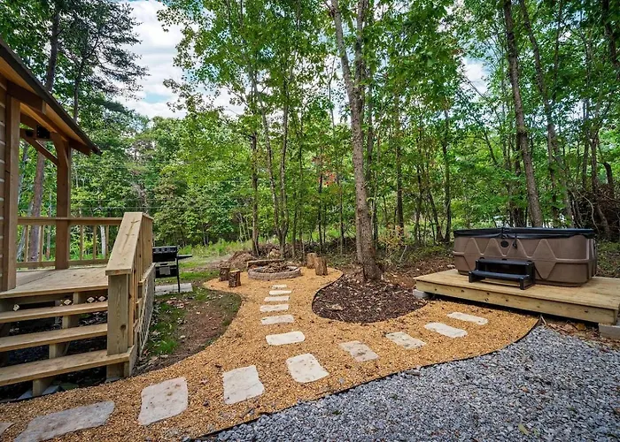 Peaceful Log Cabin Getaway With Hot Tub And Fire Pit In Mentone, Alabama