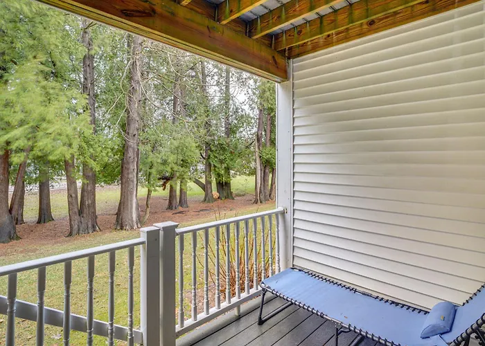 Walkable Lake Escape! Elkhart Lake Condo