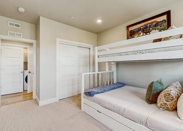 Lakeview Condo With Fireplace Gas Grill & W&D - Close To Skiing Hiking & Lake