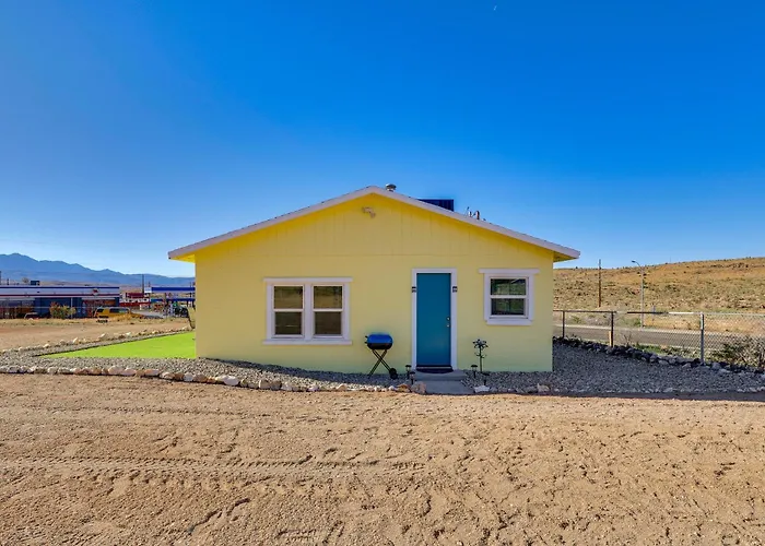 Route 66 Roadtripper Retreat W/ Private Backyard