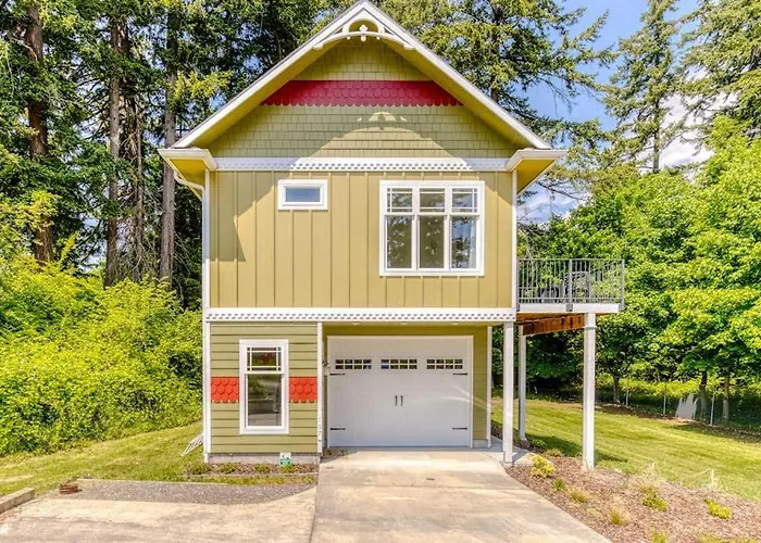 Dog-Friendly Studio With River View Patio Grill & Shared W&D