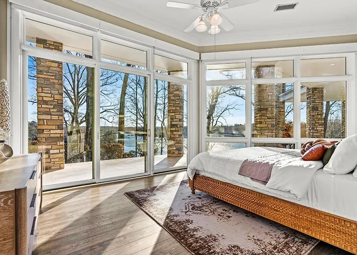 Waterfront Island Estate Sleeps 22 Hot Tub Dock