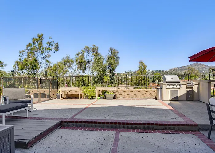 Hot Tub, Pool & Socal Sunsets: San Diego Area Home