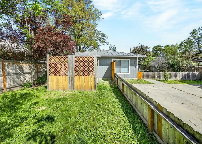Basecamp Gp- Private Unit In Quiet Duplex Near Downtown