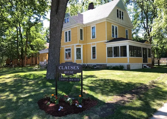 The Clausen House-Historic Home Close To The Lake
