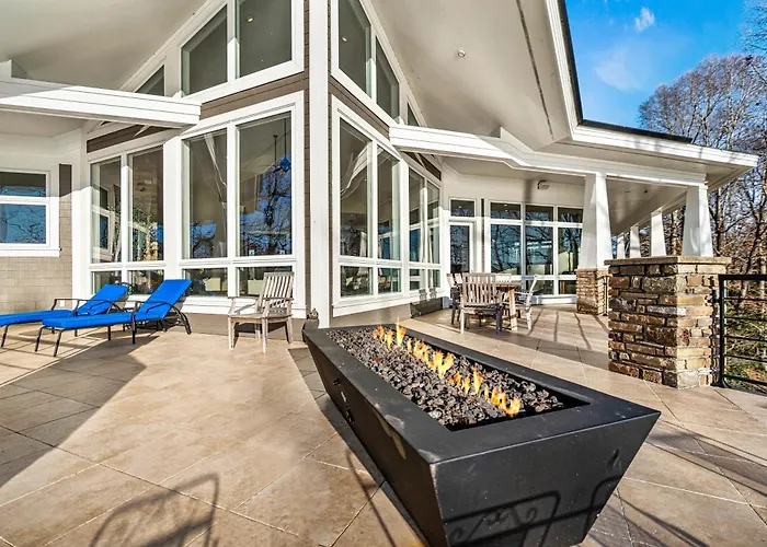 Waterfront Island Estate Sleeps 22 Hot Tub Dock