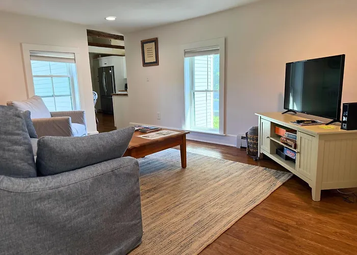 Duplex Farmhouse Rental Walk To Downtown