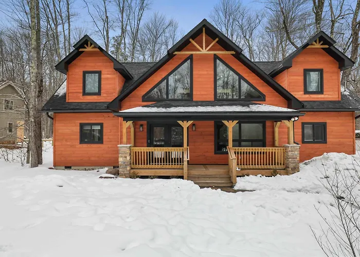 Pocono Retreat: Finnish Barrel Sauna, Hot Tub & Arcade