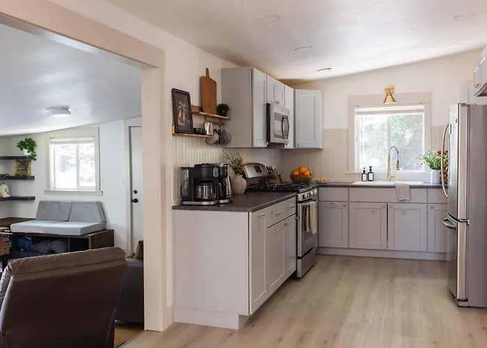 Comfy Home With Game Room & Back Yard - Kid Friendly