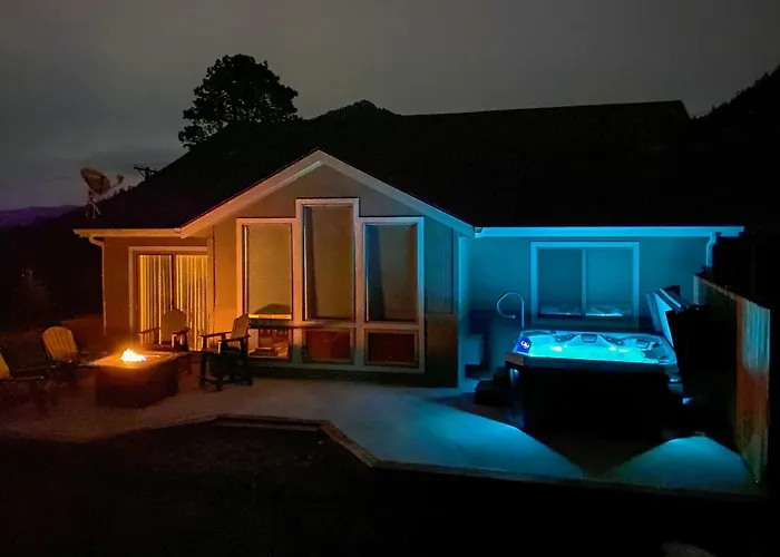 Winter Hot Tub & Mountain Views In Estes Park