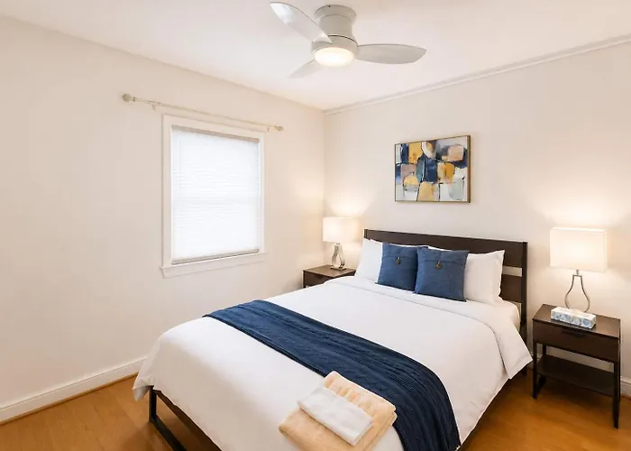 Beautiful 3Br 2Ba Colonial House By Cozysuites