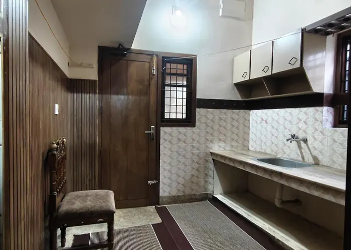 Sreevalsam Guest House