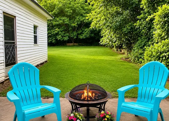 Thomaston Getaway Sleeps 10 Family Friendly Retreat Near Downtown Wedding Venues
