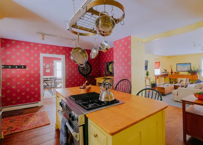 1820 House - Vt Charm + Modern Comforts + Hot Tub