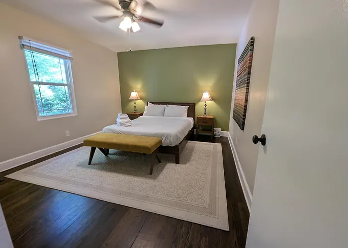 The Homestead Bungalow 2Br Den, Pets Ok