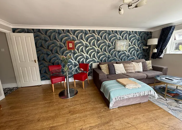 The Nook Located In A Beautiful Garden Setting With Parking