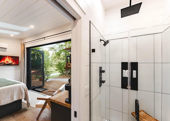 Luxury Tiny House With Hot Tub And Private Deck!