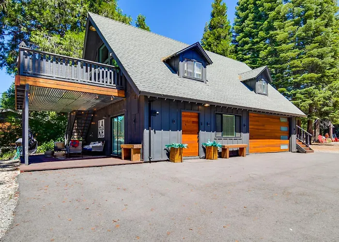 East Shore Peninsula Cabin W/ Pickleball Court