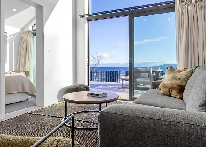 Roam Taupo Lake Front Unit 1 - Spa Pool