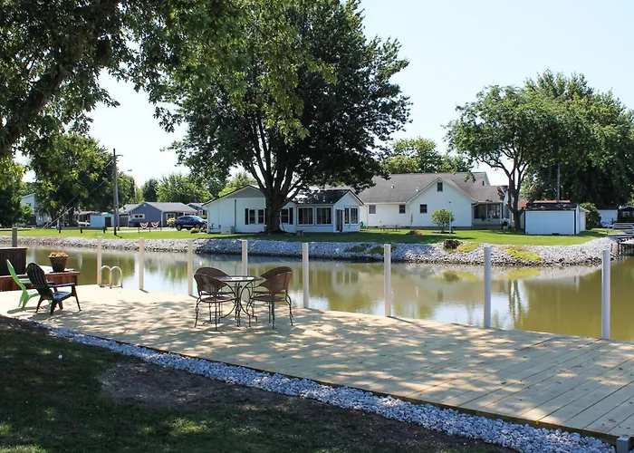 Waterfront Port Clinton Cottage: 5 Mi To Lake Erie