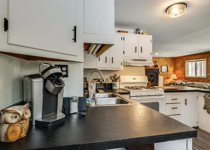 Winter Cabin W/ Hot Tub In Schroon Lake, Ny!