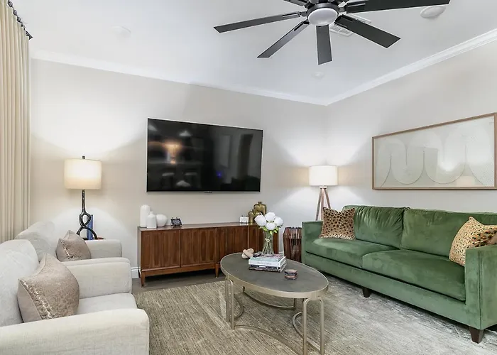 Chic Townhome Near La Tech