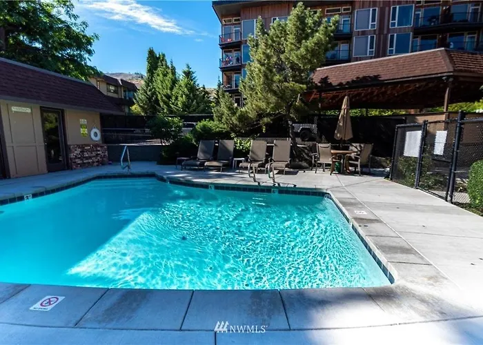 Large Upgraded, Family Friendly Condo With Garage