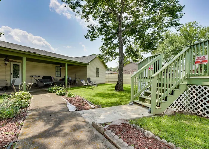 Pool & Large Covered Patio! Decatur Family Getaway