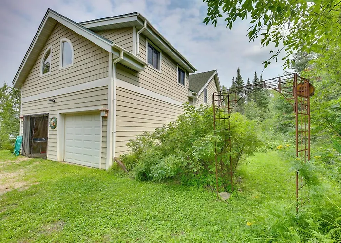 4-Season Recreation: Secluded Pike River Cabin