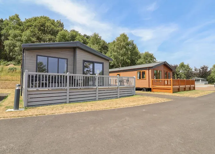 Cedar Lodge 3 Bedrooms With Hot Tub