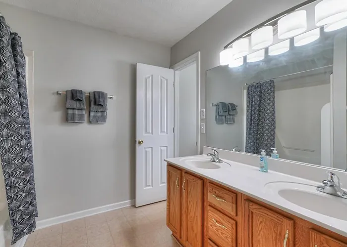 St Andr Comfortable, Great Location, Family Home
