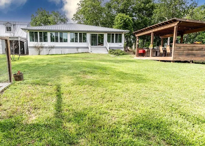 Pet-Friendly Cabin On The Banks Of The Colorado River In Bastrop, Tx