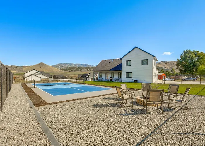 1 Mi To Pools: Chic Lava Hot Springs Home