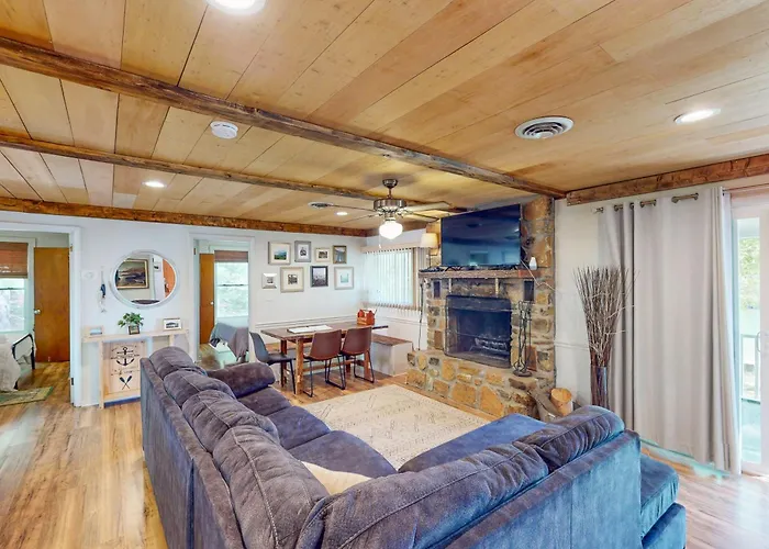 Jewelbox Cottage - Dog-Friendly Lakefront Home With Private Dock, Canoe & Sups