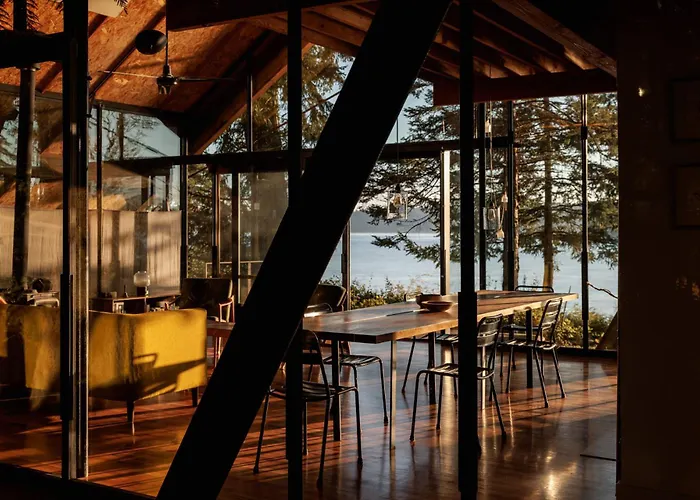 La Conner Glass Cabin By Boutique