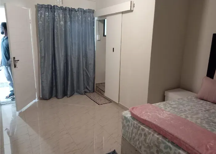 Luxurious Lodge Retreat In Ekurhuleni Johannesburg With Full Accessibility