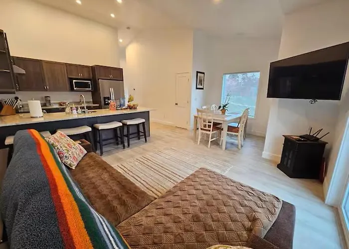 Private Townhomes With Ev Charger And Parking And Free Wi-Fi