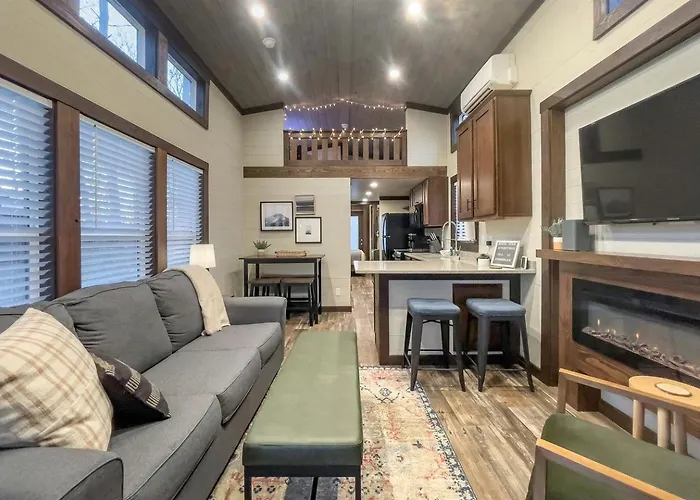 Gorgeous Cabin With Hot-Tub And Games In Monteagle, Tennessee