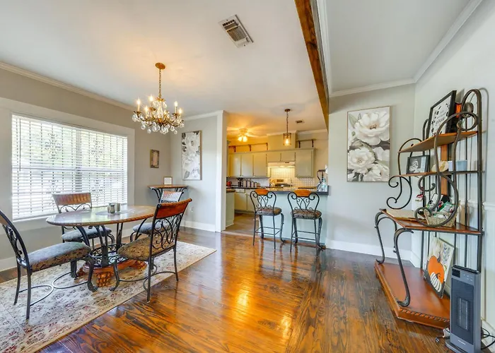 Quiet Home Near I-49, Downtown & 2 Hospitals
