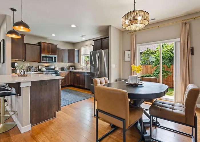 Spacious Home Centrally Located By Science Center