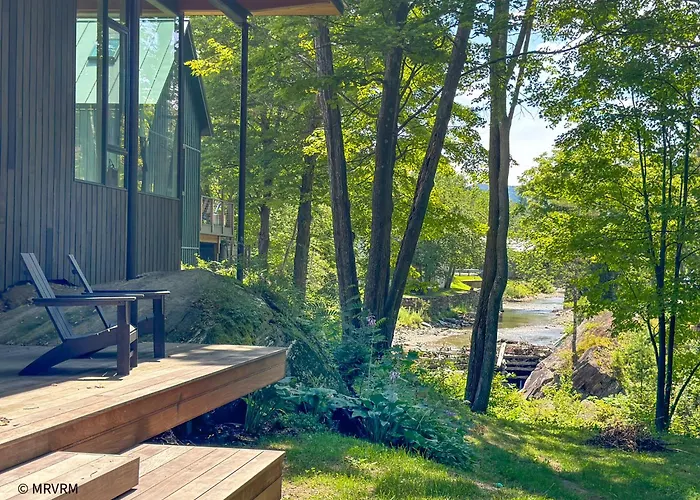 Stunning Modern Retreat Overlooking The Mad River