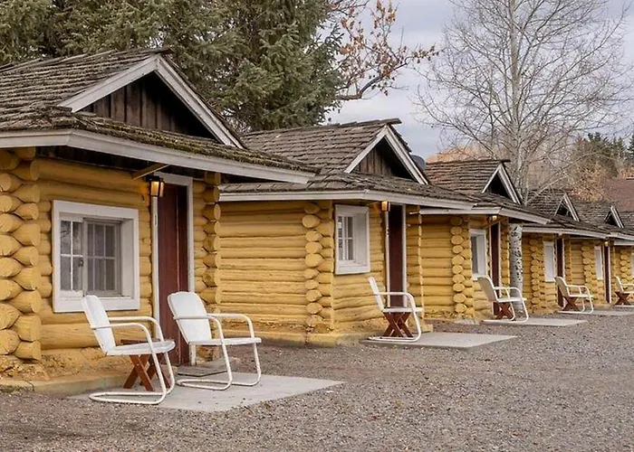 Cute Log Cabin For A Cozy Couples Retreat Near Yellowstone In Ashton, Idaho